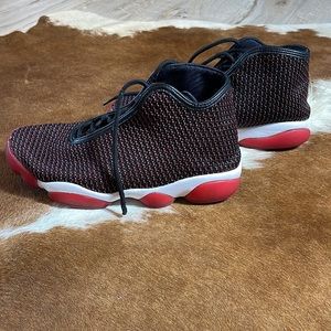 Jordan Horizon Sneakers